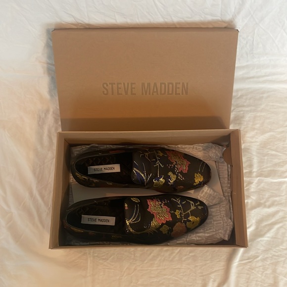 New in box Steve Madden Slip-on Loafers never worn - Picture 6 of 6